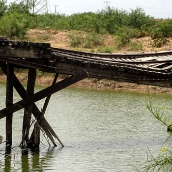El "Puente Negro" se sostiene de puro milagro