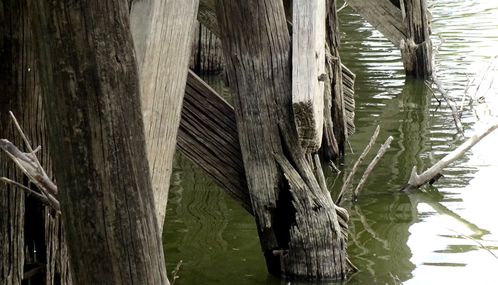 El "Puente Negro" se sostiene de puro milagro en Río Bravo