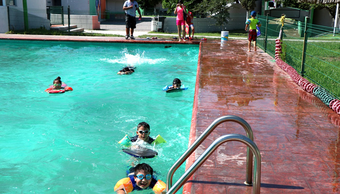 Imparten clases de natación en Parque Recreativo Boca del Payaso