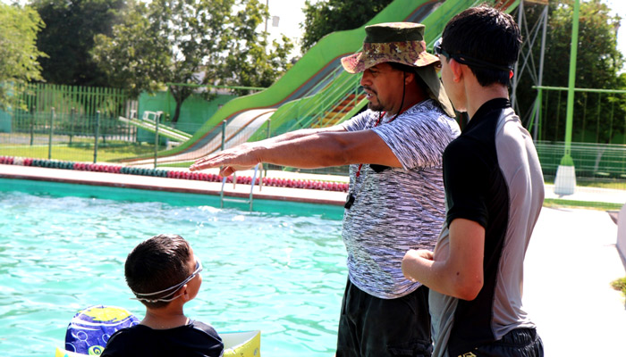 Imparten clases de natación en Parque Recreativo Boca del Payaso