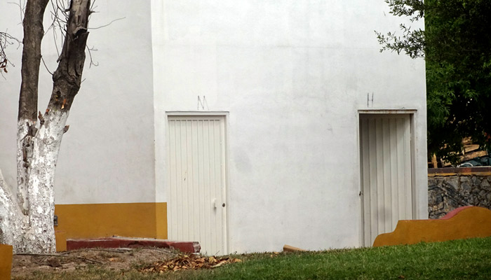 Molesta a ciudadanos la suciedad de los baños públicos en la Plaza Benito Juárez