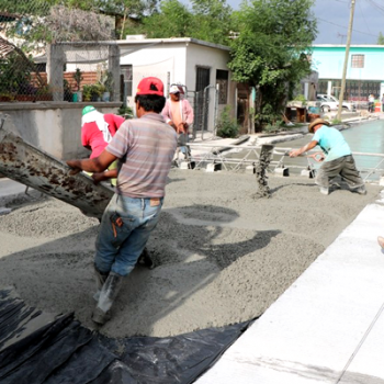 Pavimentación hidráulica en la colonia Roberto Guerra
