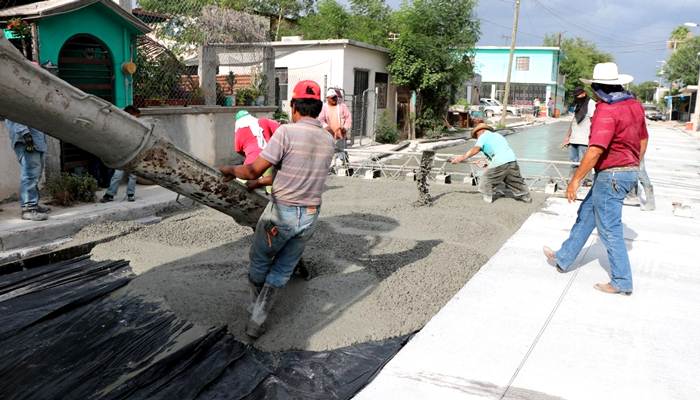 Pavimentación hidráulica en la colonia Roberto Guerra