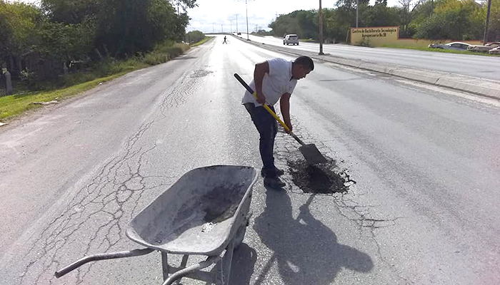 Riobravense tapa baches por el bien ciudadano 
