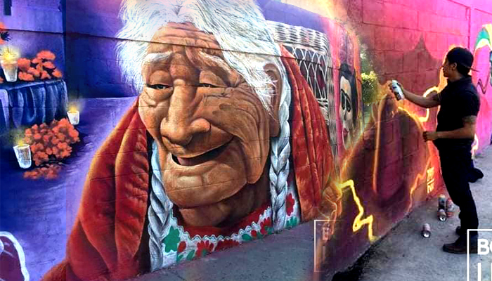 Murales de “Coco” engalanan el Día de Muertos