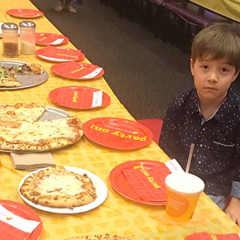 Niño invitó a 32 compañeros a cumpleaños y no llegó ni uno