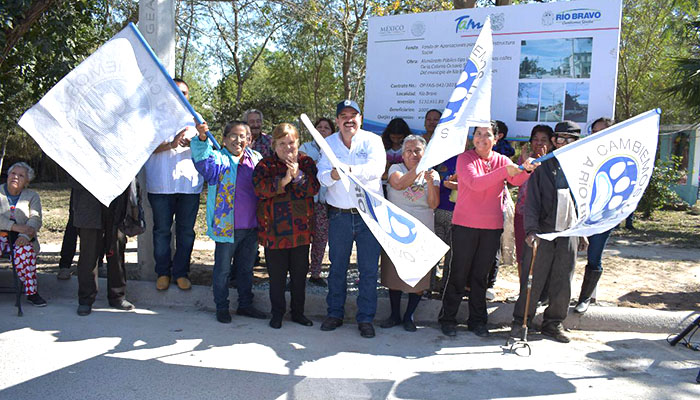 Arranca instalación de alumbrado público en Río Bravo