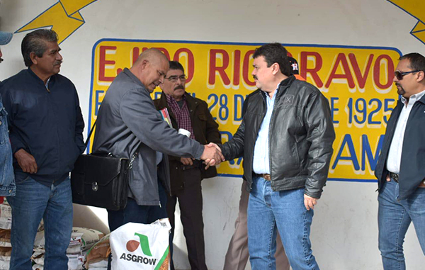 Reciben agricultores del Ejido Río Bravo semilla sin costo