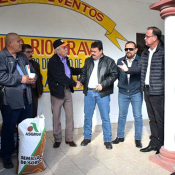 Reciben agricultores del Ejido Río Bravo semilla sin costo.