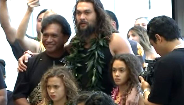 Difaman a Jason Momoa por “acosar” a su hija en público