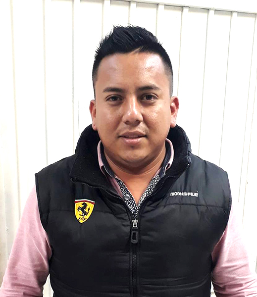 “Whatzap Barber” realiza cortes gratuitos en apoyo a Río Bravo