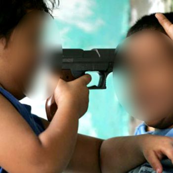 Niño matamorense lleva pistola a la primaria y regala balas