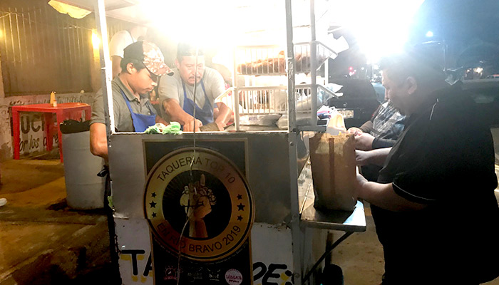 Taquería “Los de la 3”