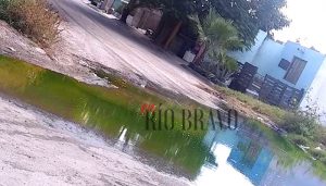 Grave problema de aguas negras en Fraccionamiento Azteca