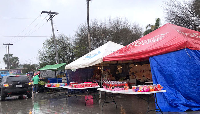 Aún en frío, persisten ventas de San Valentín en Río Bravo