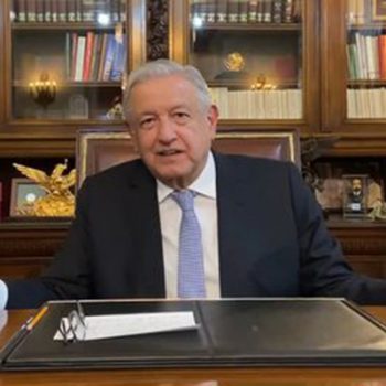 AMLO anuncia compra de refinería en Houston