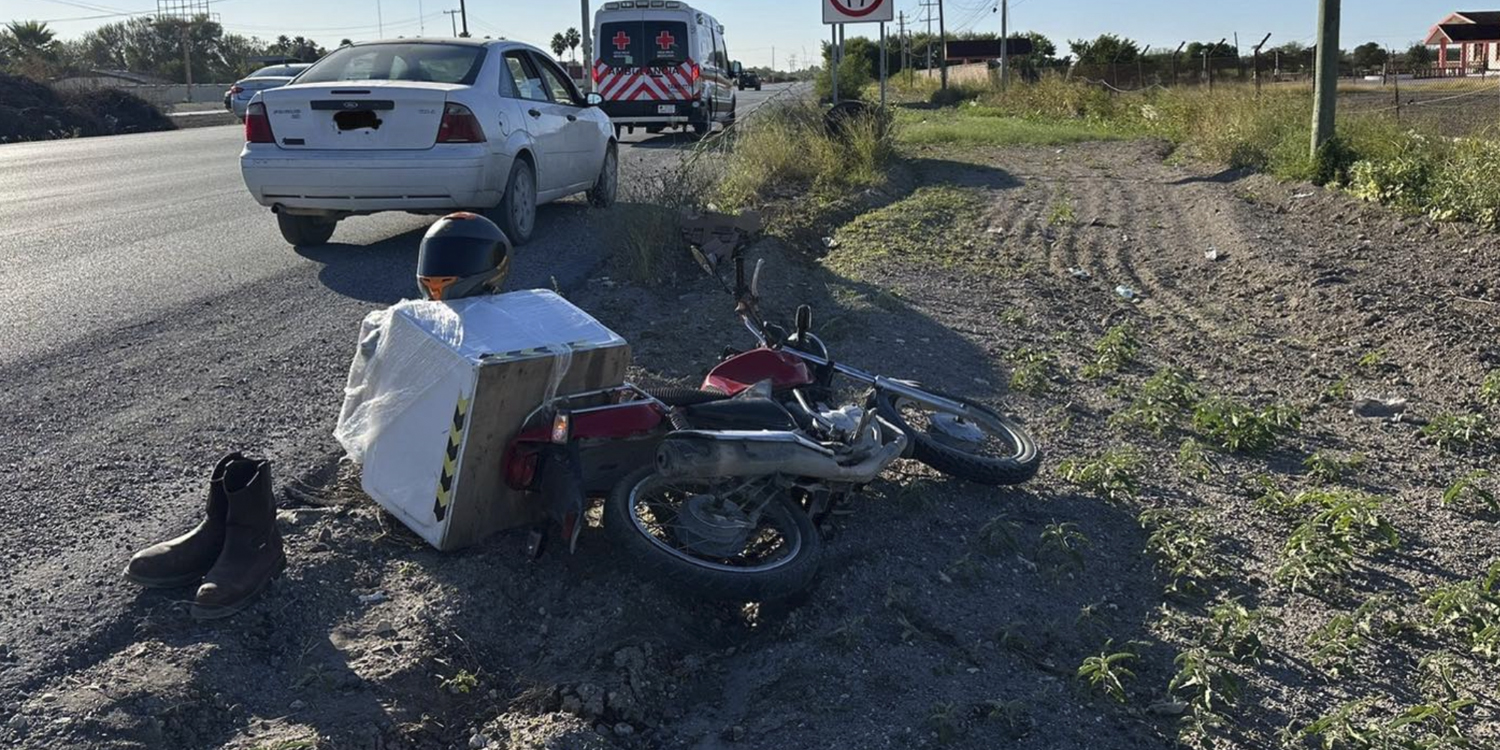 Joven repartidor sufre accidente en motocicleta, en el libramiento