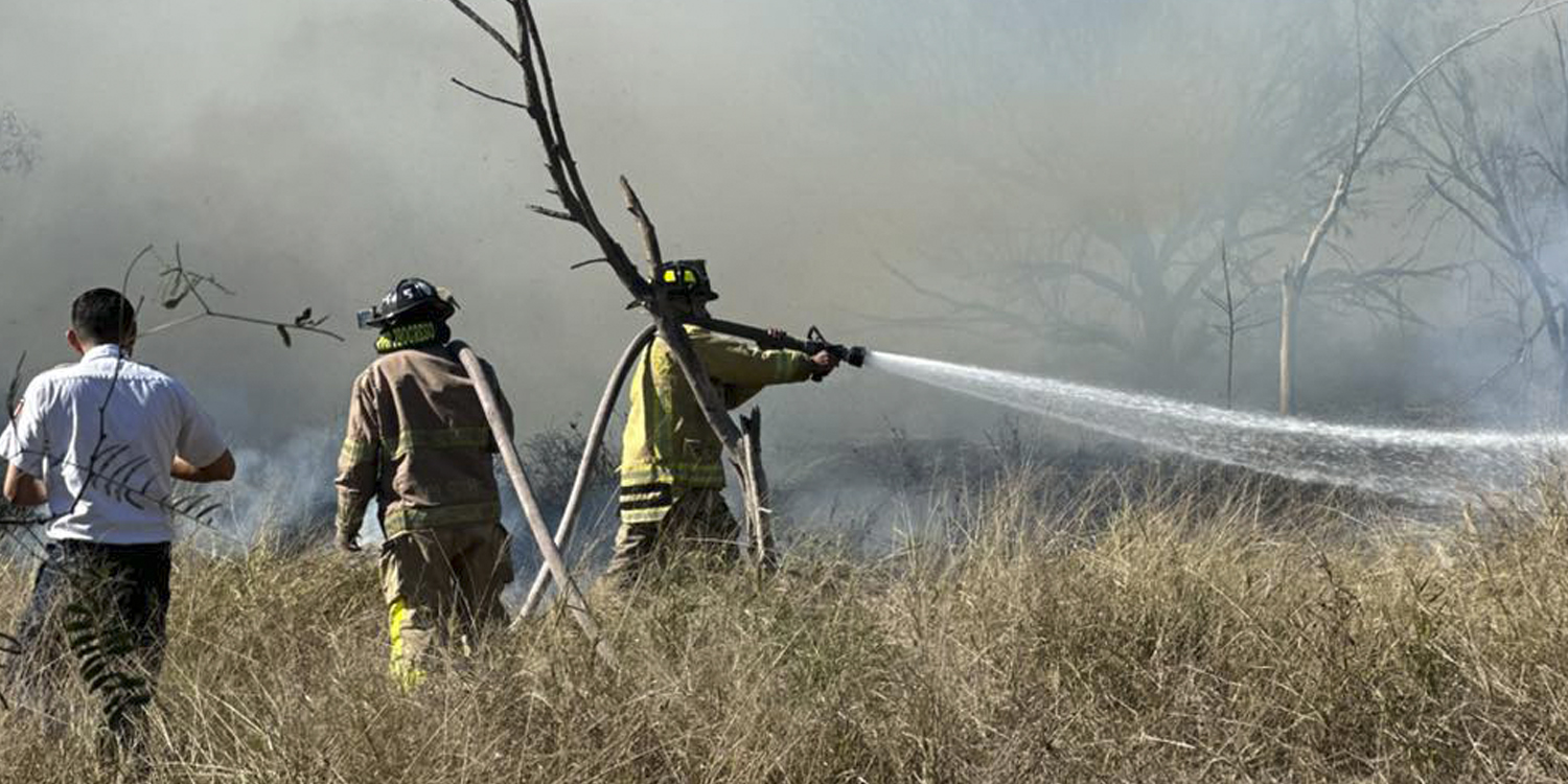 Incendio a un costado de la colonia México