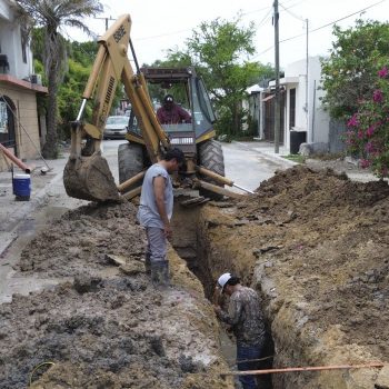 comapa-realiza-rehabilitacion-de-drenaje-en-colonia-estero