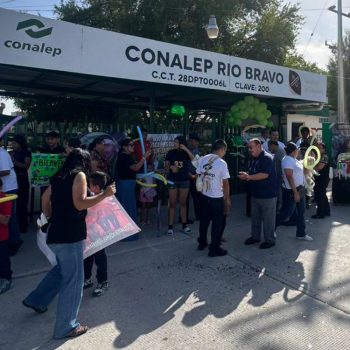 reciben-a-jovenes-del-conalep-entre-abrazos-y-celebracion