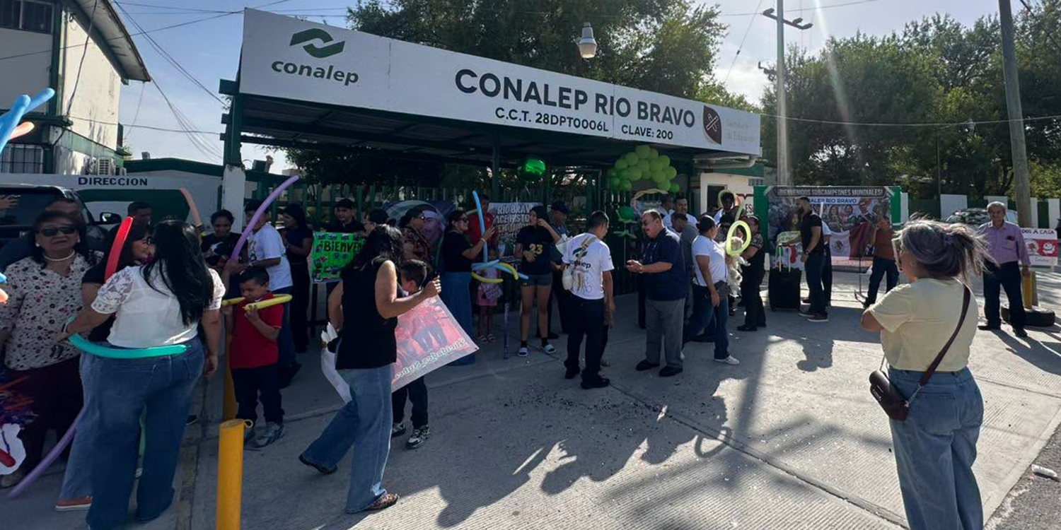 reciben-a-jovenes-del-conalep-entre-abrazos-y-celebracion